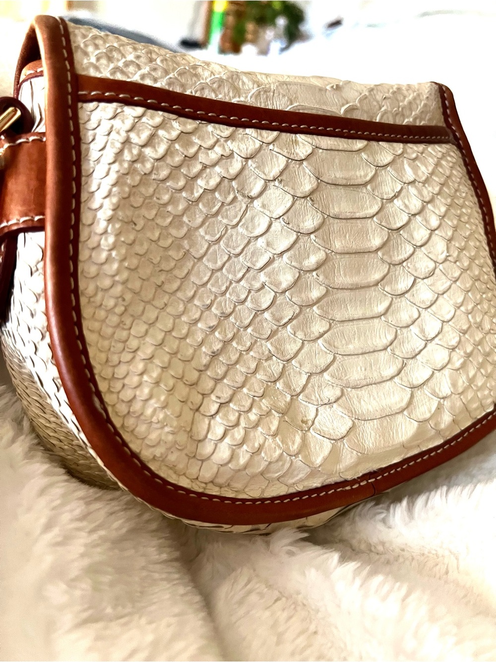 Dooney Crossbody Saddle Bag Vintage Embossed Cream/Bone white w/Brown Trim - Picture 7 of 16